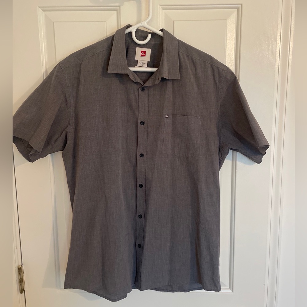 Men’s Quiksilver Gray Short Sleeve Button Up Shirt